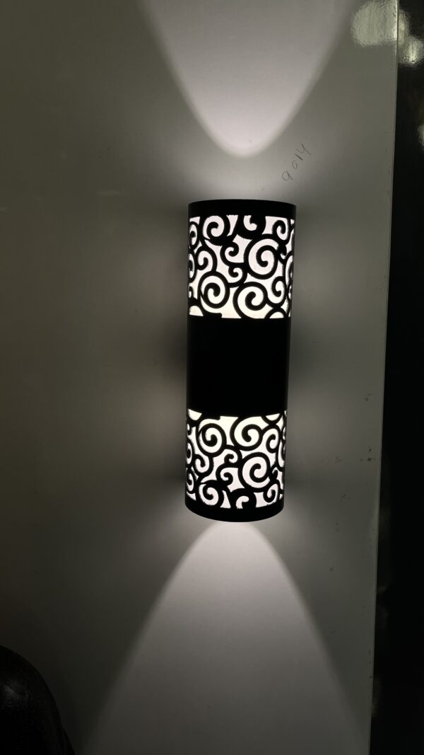WALL LIGHT
