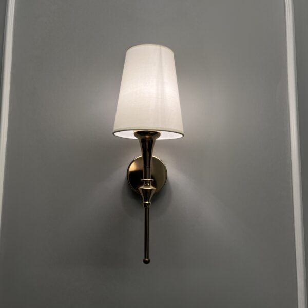 WALL LIGHT
