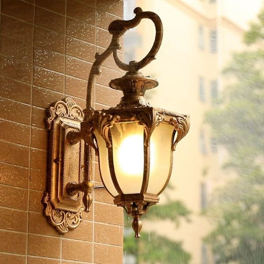 WALL LIGHT